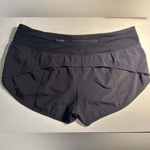 Black Lululemon Low Rise Speed up Short. Size 8.